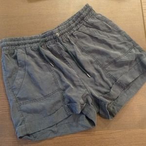 Mid rise pull on shorts